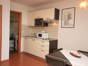 18742022-Ferienwohnung-4-Rovinj-300x225-5