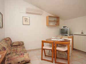 19129171-Ferienwohnung-5-Rovinj-300x225-2