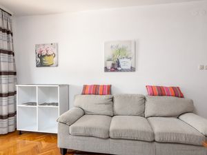 19126940-Ferienwohnung-6-Rovinj-300x225-2