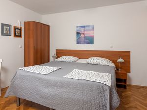 19128240-Ferienwohnung-2-Rovinj-300x225-3