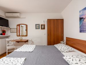 19128240-Ferienwohnung-2-Rovinj-300x225-4