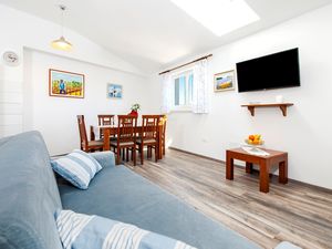 22624739-Ferienwohnung-5-Rovinj-300x225-1