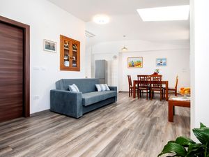 22624739-Ferienwohnung-5-Rovinj-300x225-2