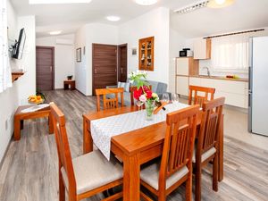 22624739-Ferienwohnung-5-Rovinj-300x225-5