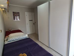 23101973-Ferienwohnung-6-Rovinj-300x225-5