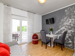 23358366-Ferienwohnung-3-Rovinj-300x225-1