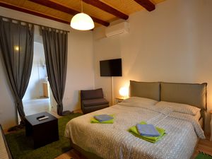 23574223-Ferienwohnung-3-Rovinj-300x225-5