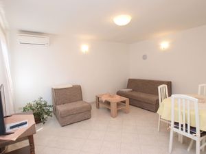 23580219-Ferienwohnung-4-Rovinj-300x225-1