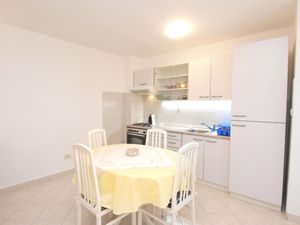 23580219-Ferienwohnung-4-Rovinj-300x225-3