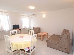 23580219-Ferienwohnung-4-Rovinj-300x225-5