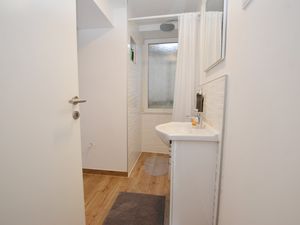 23663477-Ferienwohnung-2-Rovinj-300x225-5