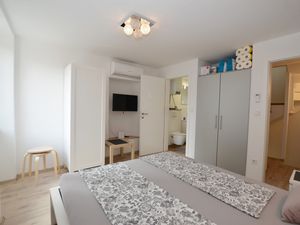 23663476-Ferienwohnung-2-Rovinj-300x225-5