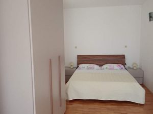 23961581-Ferienwohnung-3-Rovinj-300x225-5