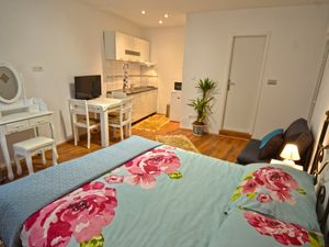 23966533-Ferienwohnung-2-Rovinj-300x225-4