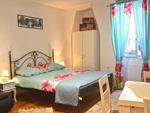 23966533-Ferienwohnung-2-Rovinj-300x225-5