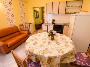 24015799-Ferienwohnung-3-Rovinj-300x225-3