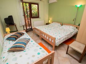 24015799-Ferienwohnung-3-Rovinj-300x225-5