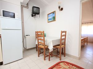 23927372-Ferienwohnung-4-Rovinj-300x225-2