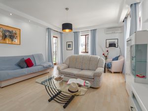 23929706-Ferienwohnung-6-Rovinj-300x225-2