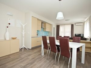 23927371-Ferienwohnung-6-Rovinj-300x225-3