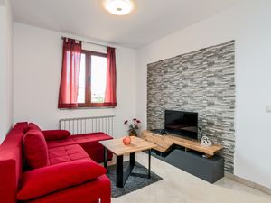 23931556-Ferienwohnung-2-Rovinj-300x225-1