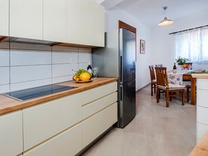 23932926-Ferienwohnung-5-Rovinj-300x225-2