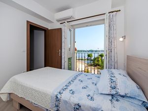 23932926-Ferienwohnung-5-Rovinj-300x225-4