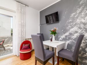 23934080-Ferienwohnung-3-Rovinj-300x225-4