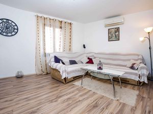 23891942-Ferienwohnung-4-Rovinj-300x225-4