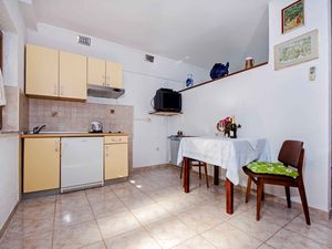 23957899-Ferienwohnung-2-Rovinj-300x225-5