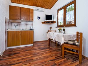 23957900-Ferienwohnung-2-Rovinj-300x225-4