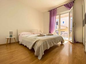 23957898-Ferienwohnung-6-Rovinj-300x225-5