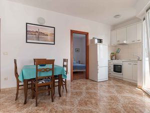 24031584-Ferienwohnung-4-Rovinj-300x225-4