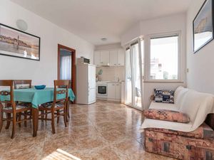 24031584-Ferienwohnung-4-Rovinj-300x225-5