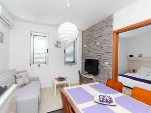 24031858-Ferienwohnung-3-Rovinj-300x225-5