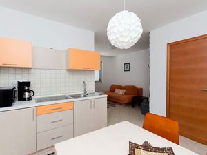 24031862-Ferienwohnung-3-Rovinj-300x225-5