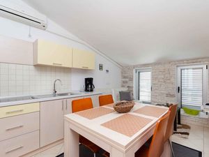 24031864-Ferienwohnung-4-Rovinj-300x225-2