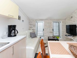 24031864-Ferienwohnung-4-Rovinj-300x225-3