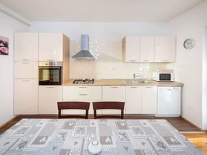 24033766-Ferienwohnung-4-Rovinj-300x225-2