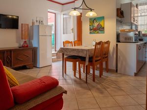 690463-Ferienwohnung-4-Rovinj-300x225-2