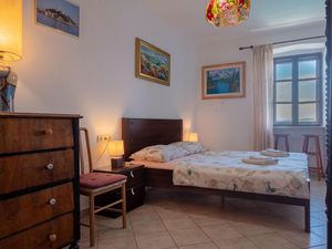 690463-Ferienwohnung-4-Rovinj-300x225-3