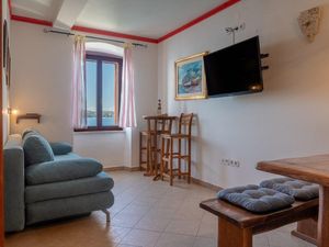 692698-Ferienwohnung-4-Rovinj-300x225-5