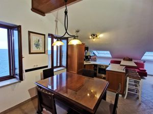 690464-Ferienwohnung-7-Rovinj-300x225-3