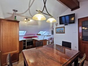 690464-Ferienwohnung-7-Rovinj-300x225-5