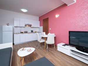 24000932-Ferienwohnung-2-Rovinj-300x225-3