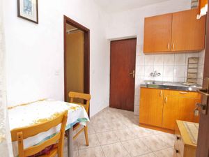 24037070-Ferienwohnung-2-Rovinj-300x225-4