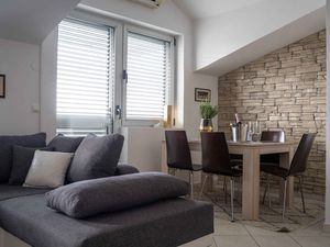 24031863-Ferienwohnung-4-Rovinj-300x225-2