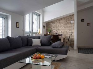 24031863-Ferienwohnung-4-Rovinj-300x225-5