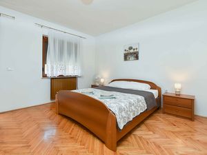 24054507-Ferienwohnung-6-Rovinj-300x225-3