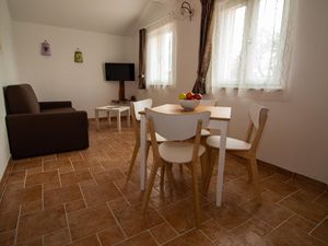 23995000-Ferienwohnung-2-Rovinjsko Selo-300x225-4